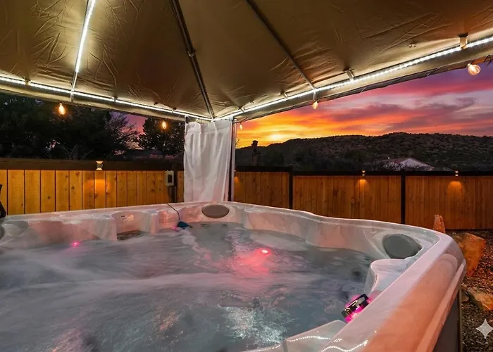 Holiday home Lux Family Serenity, Hot Tub, King Suites, Trails, Views *