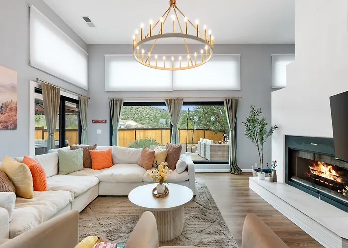 Lux Family Serenity, Hot Tub, King Suites, Trails, Views *