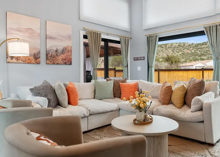 Lux Family Serenity, Hot Tub, King Suites, Trails, Views Holiday home