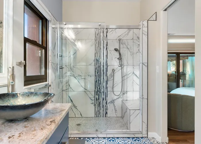 Lux Family Serenity, Hot Tub, King Suites, Trails, Views