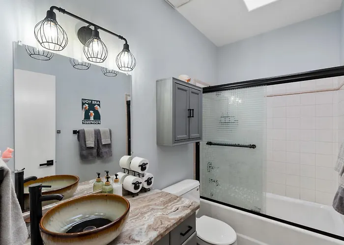 Lux Family Serenity, Hot Tub, King Suites, Trails, Views