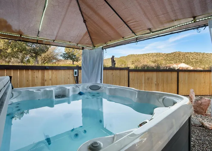 Lux Family Serenity, Hot Tub, King Suites, Trails, Views