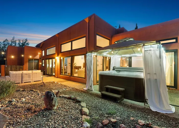 Holiday home Lux Family Serenity, Hot Tub, King Suites, Trails, Views *