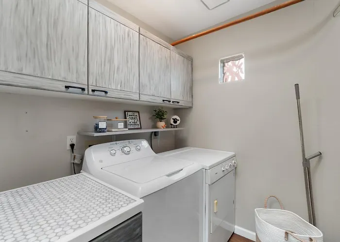 Lux Family Serenity, Hot Tub, King Suites, Trails, Views *