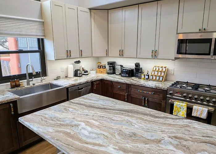 Lux Family Serenity, Hot Tub, King Suites, Trails, Views Holiday home *