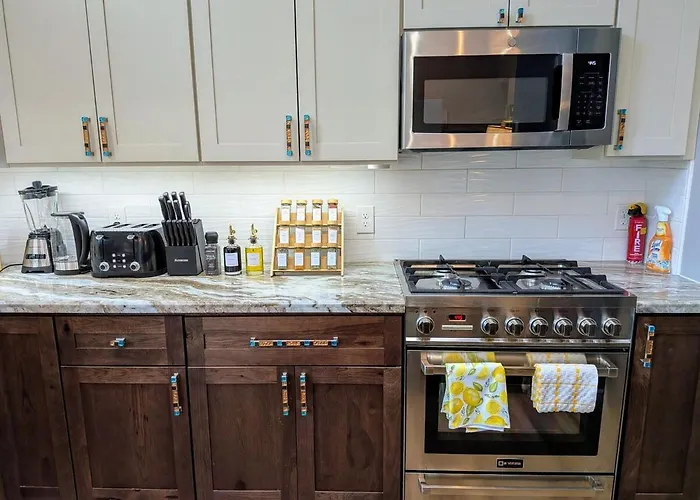 Lux Family Serenity, Hot Tub, King Suites, Trails, Views Holiday home *